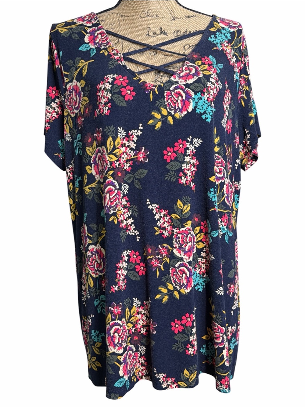 torrid Navy Floral Crisscross V-Neck Tunic EC. Size 1 (1X)